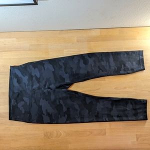 Lululemon wundertrain high rise black camo leggings 23" crop